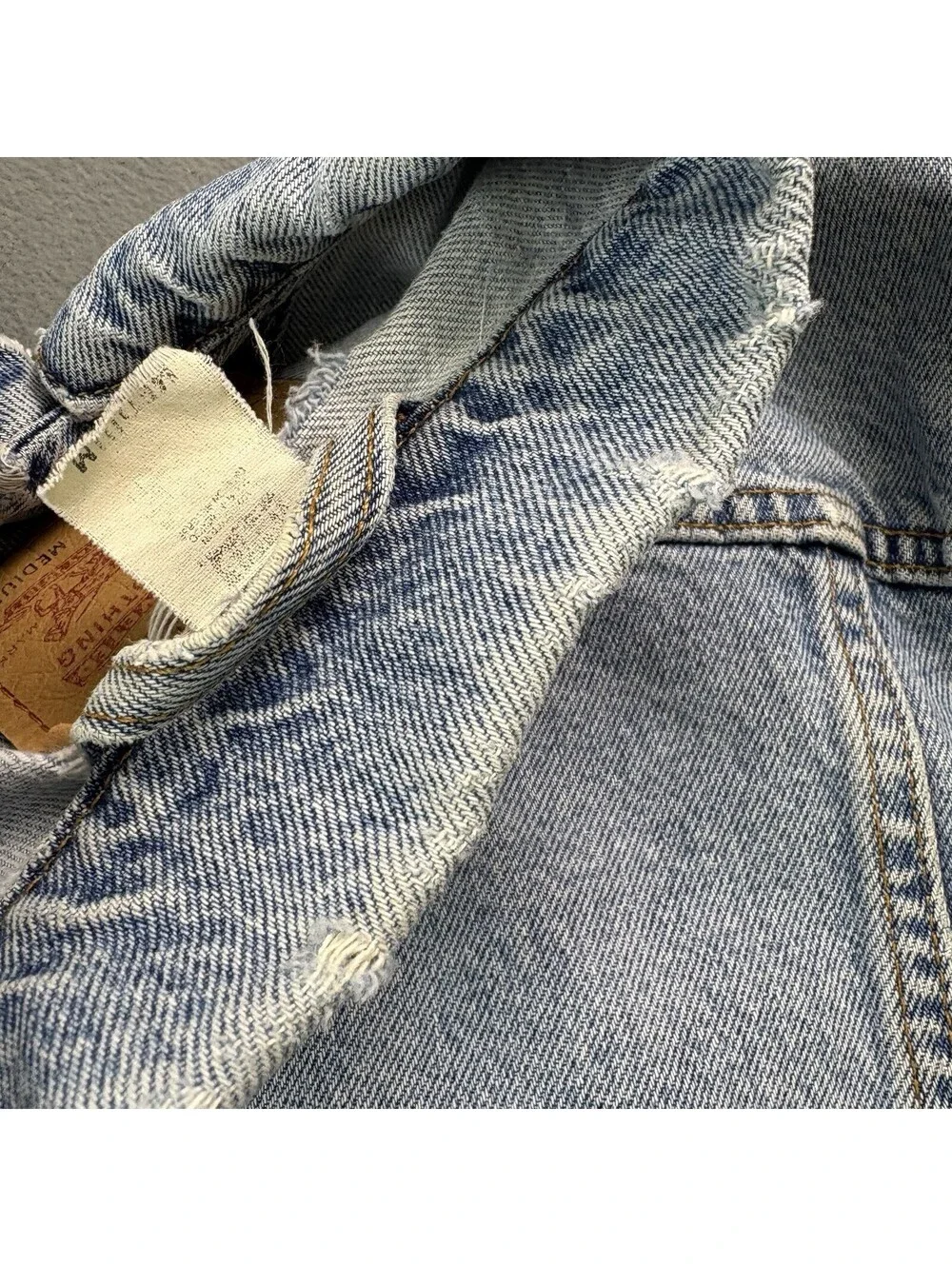 Vintage 90s Levi’s Type 3 Denim Jean Trucker Jacket Size Medium Distressed 70507